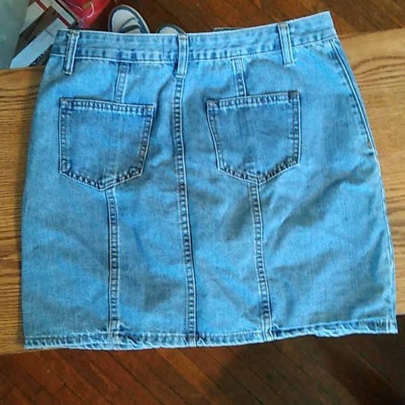 Adorable Denim Skirt - Picture 2 of 4